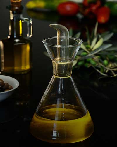 Oele_Olivenoele_Olivenoel_Salatdressing_Kulinarik_Gerichte_Kochen_Essen_New-Cooking-Style